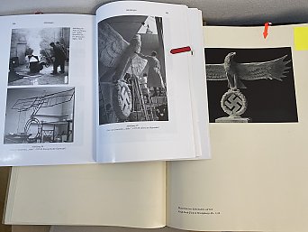1935 durfte Graevenitz aus nächster Nähe Adolf Hitler porträtieren und es entstand die Bronzebüste. Außerdem fertigte er den riesigen Adler (6m Flügelspannweite) mit Hakenkreuzornat für den Erich-Koch-Platz in ehemals Königsberg, heute Stadion Baltika (Kaliningrad).
Die Fotos zeigen eine Auswahl unserer Recherche-Ergebnisse, die Quellen finden sich entsprechend in den Literaturangaben. 