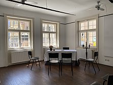 An diesem Tisch wurden schon viele Ehen geschlossen.