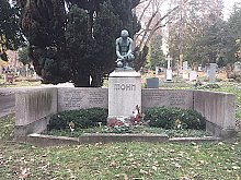 Grab- und Denkmale heroischer Männlichkeit. Mit Kai Artinger auf dem Pragfriedhof
