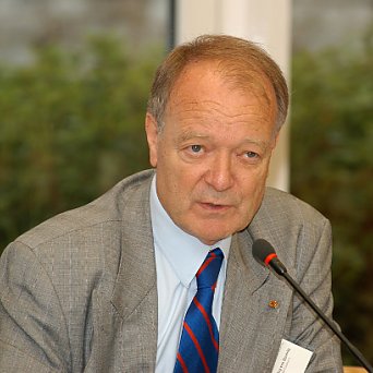Ernst-Jörg von Studnitz